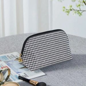 The good makeup pouch . The new pouch!